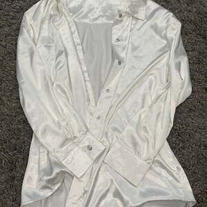 NWOT Shein Women's Button Down Long Sleeves Oversized White Shirt